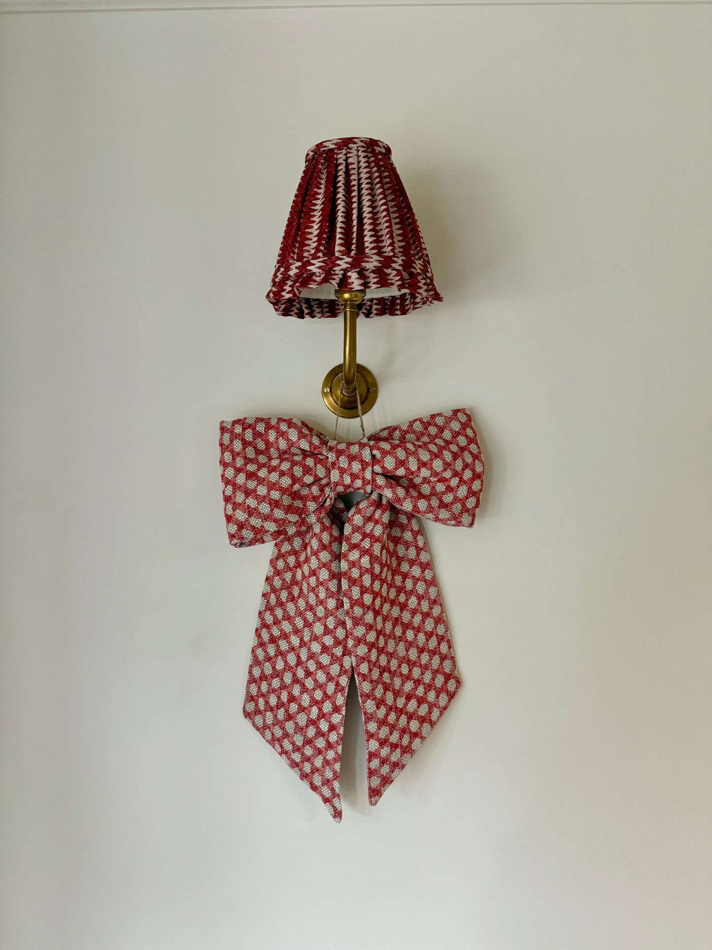 Medium Bow - Red Wicker