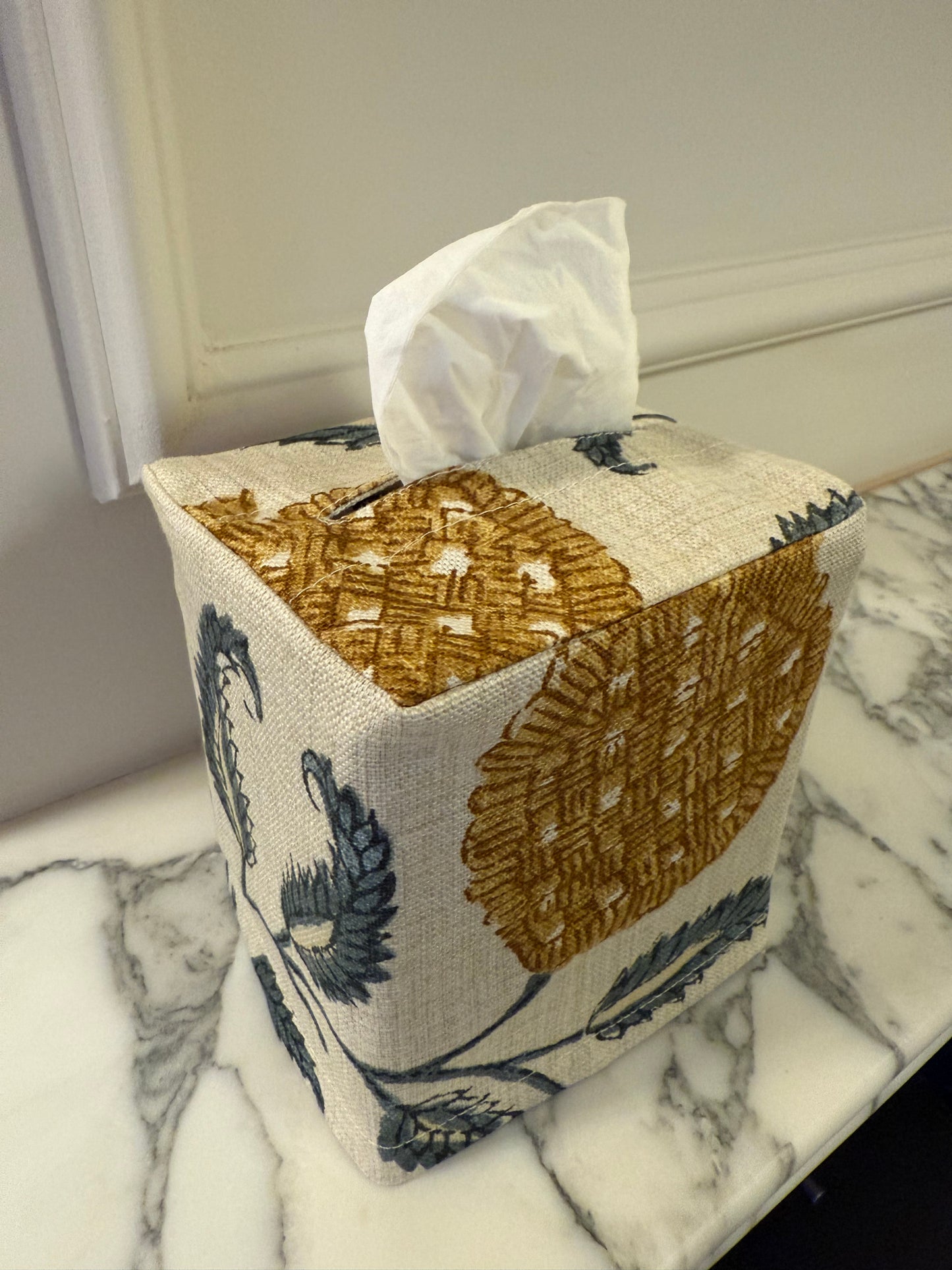 Anaar Tissue Box